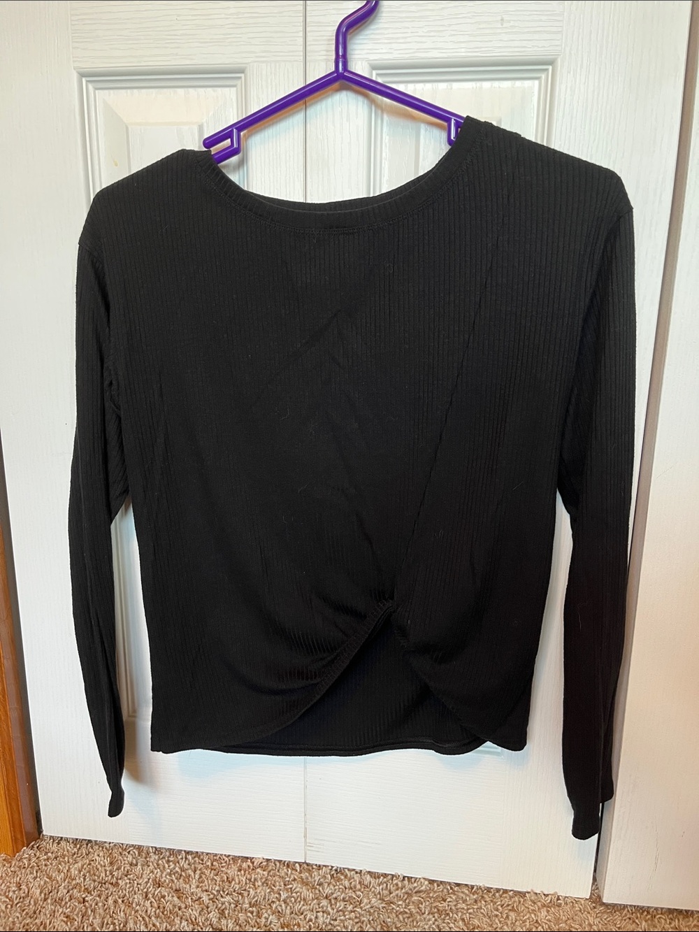 Athletic Works Black Long-Sleeve Twist-Front Top